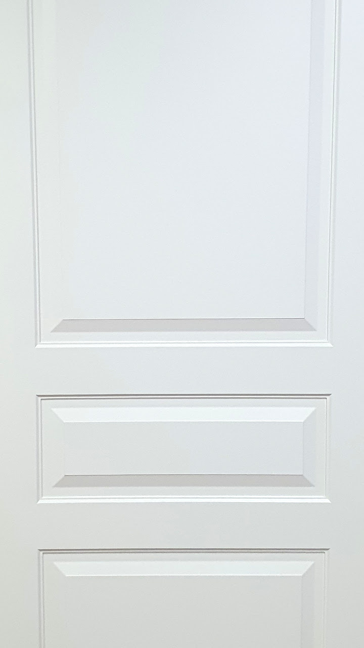Дверь фрезерованная белая