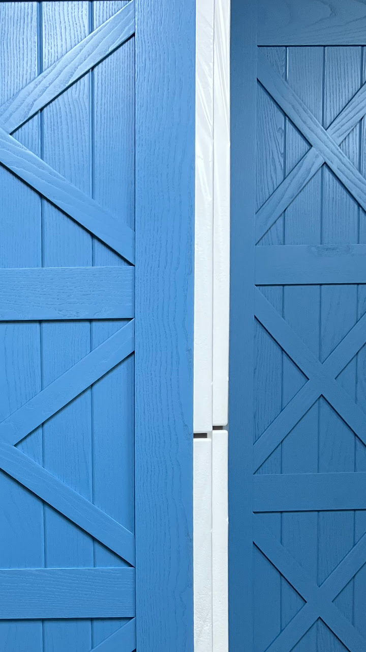 Синяя дверь в стиле лофт